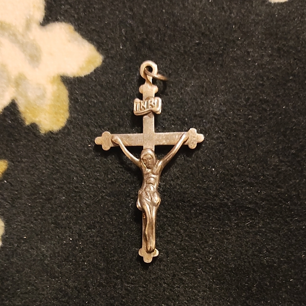 Elegant Silver Crucifix Necklace